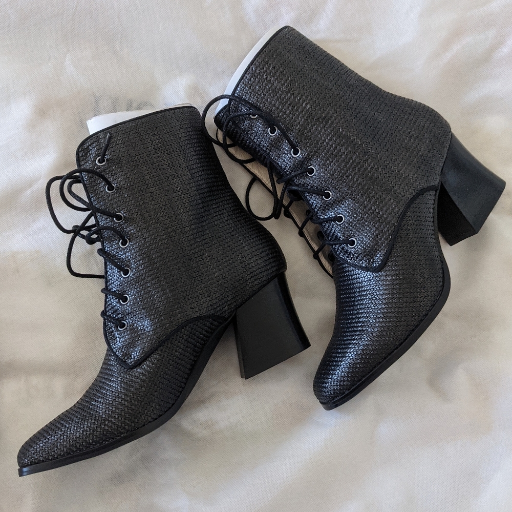 Witchy boots size 9